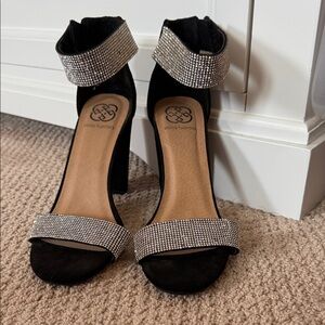 Daisy Fuentes Elegant Black and Silver Heels